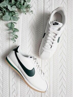 NIKE Women's Cortez Sneakers Lace Up Shoes Athletic Leather Retro Run Green 8.5